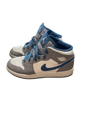 Nike Kids Mid-Top Sneakers in Blue, Gray and White